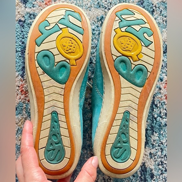 Born blue suede sneakers, Size 6.5 - Picture 6 of 6